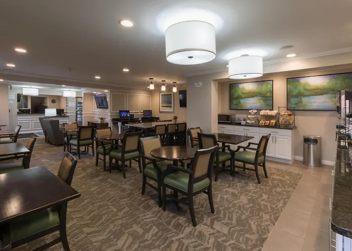 Baymont By Wyndham Detroit Airport/Romulus Hotel